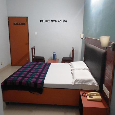 Hotel Silver Springs Ahmedabad Kamer foto