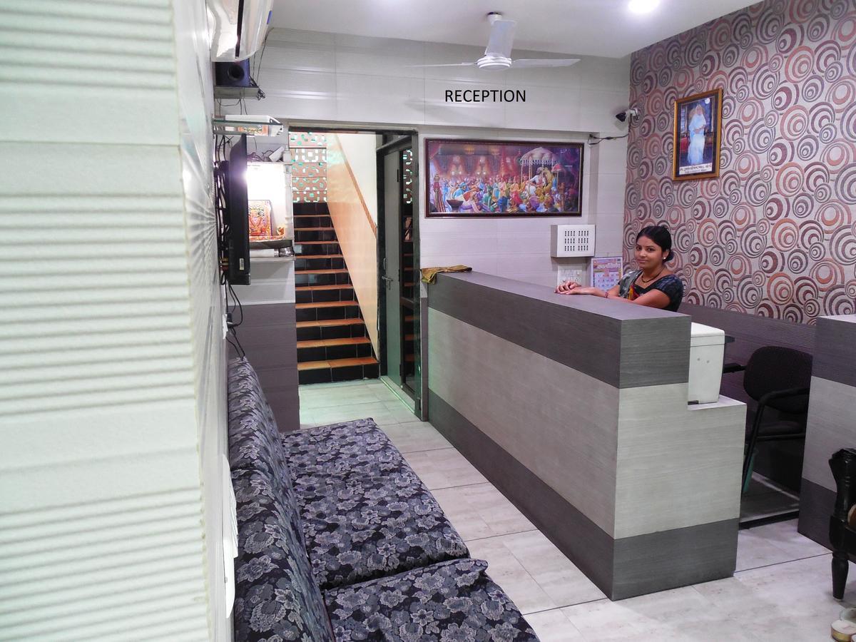Hotel Silver Springs Ahmedabad Buitenkant foto