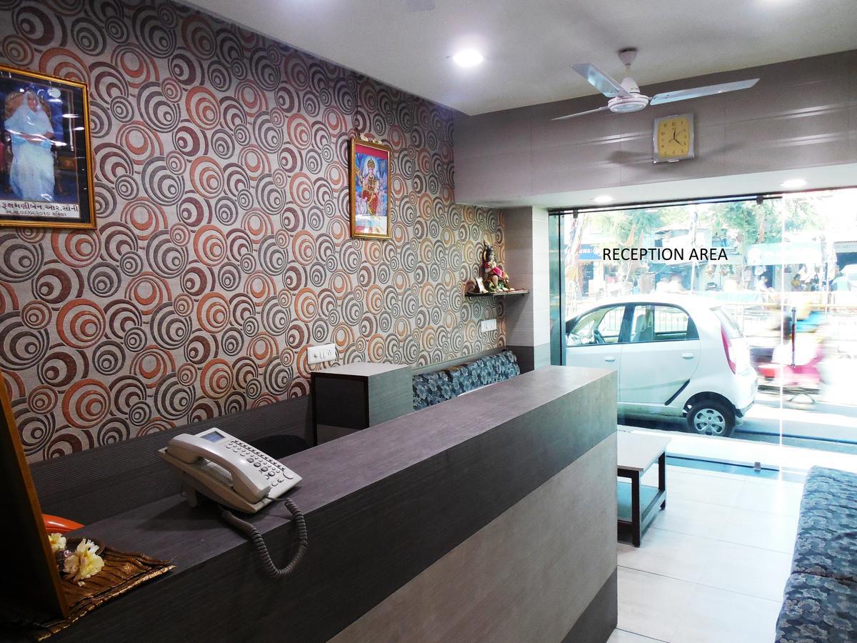 Hotel Silver Springs Ahmedabad Buitenkant foto