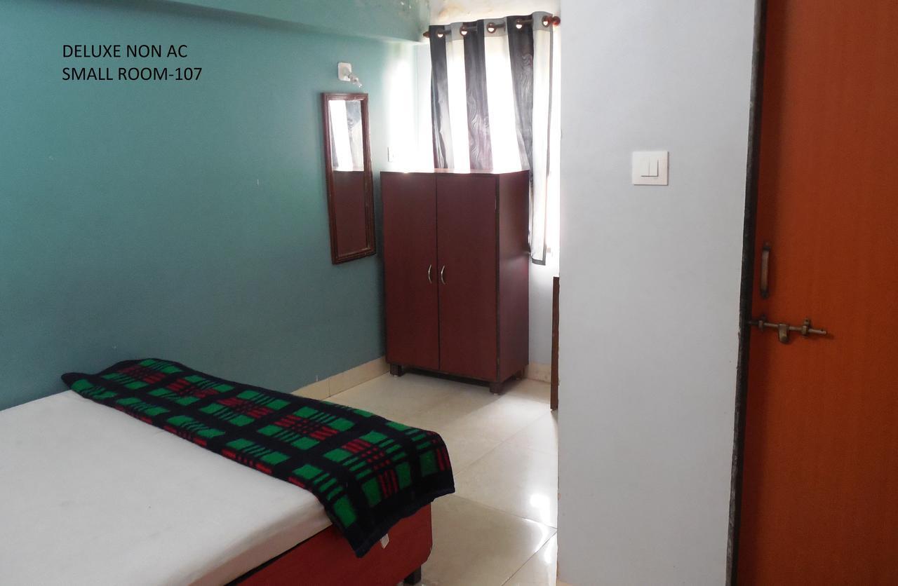 Hotel Silver Springs Ahmedabad Buitenkant foto