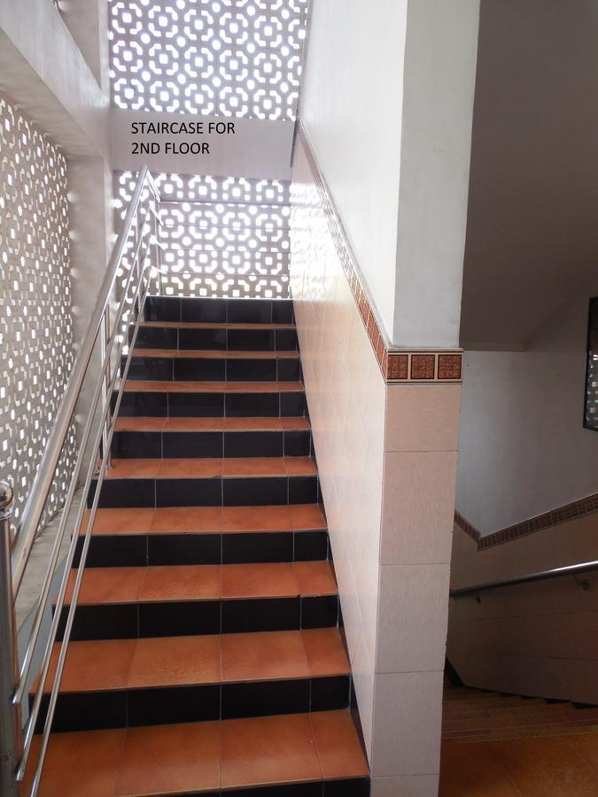 Hotel Silver Springs Ahmedabad Buitenkant foto